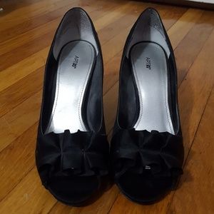 Apt. 9 Peep toe heels